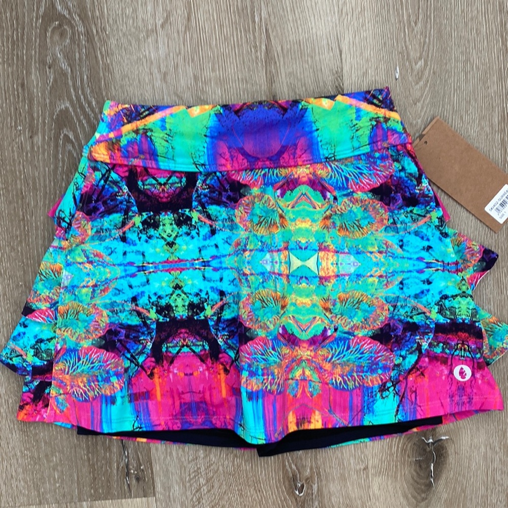 Dona Jo women’s tennis skirt. Size 1. Multicolored